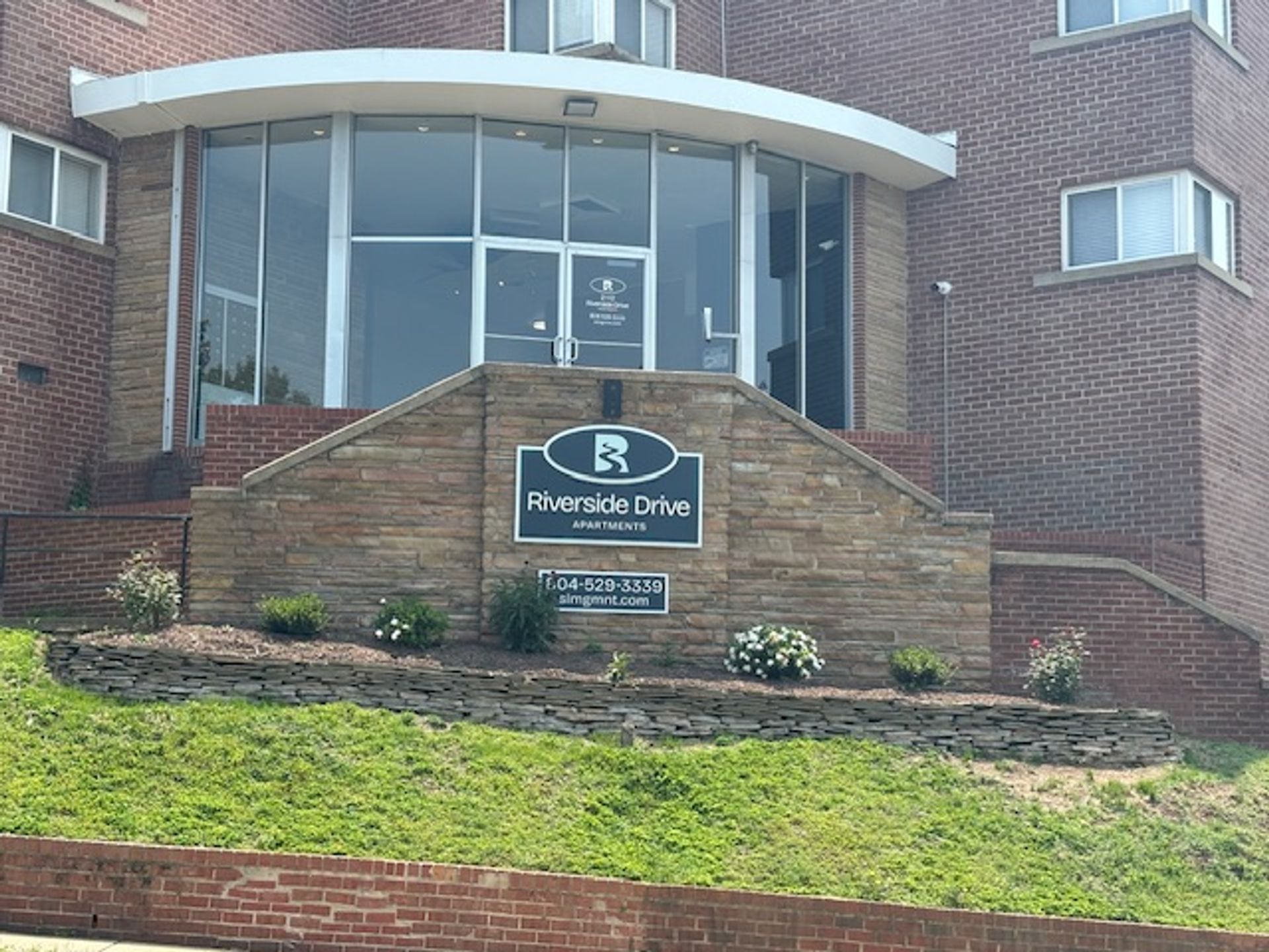 RICHMOND Apartment: 2300 Riverside Dr #3