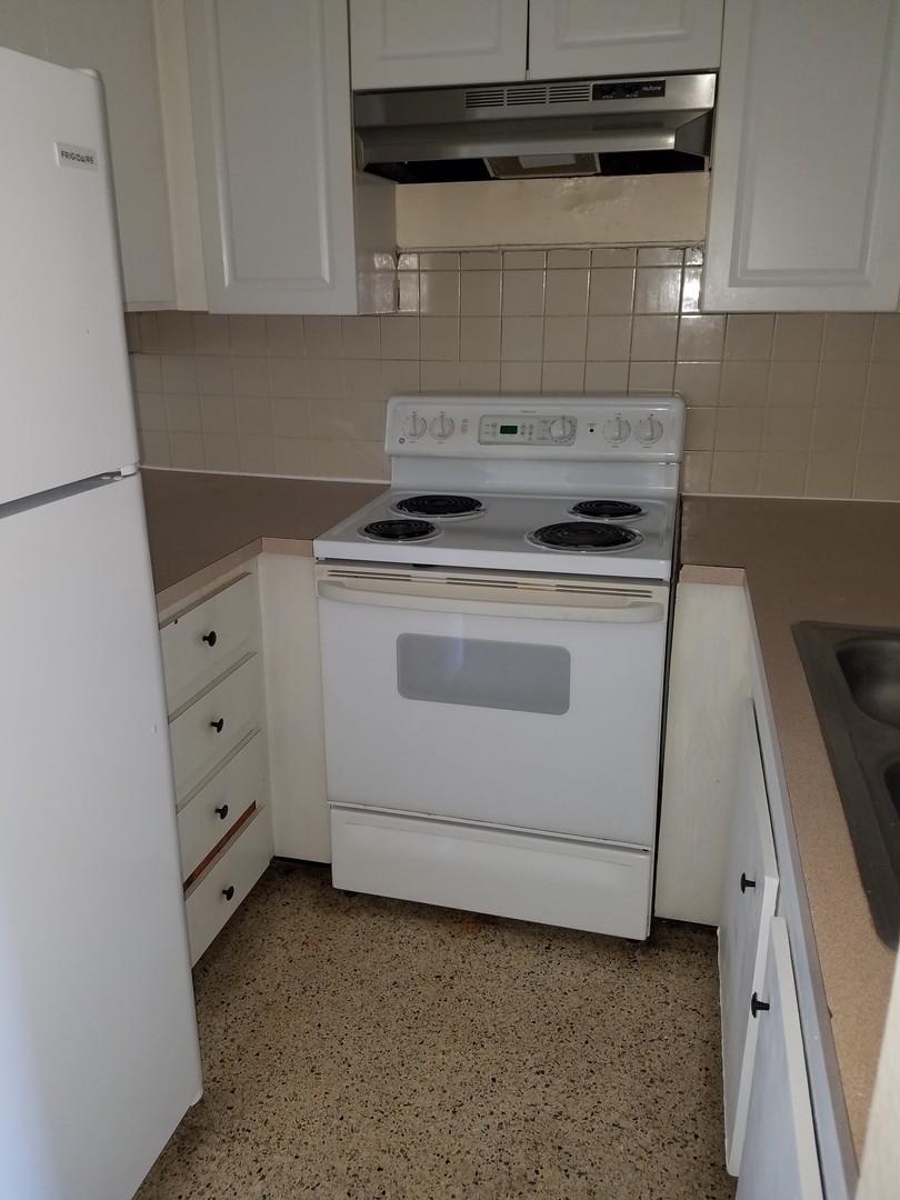 Saint Petersburg Apartment: 5860 22nd Avenue North