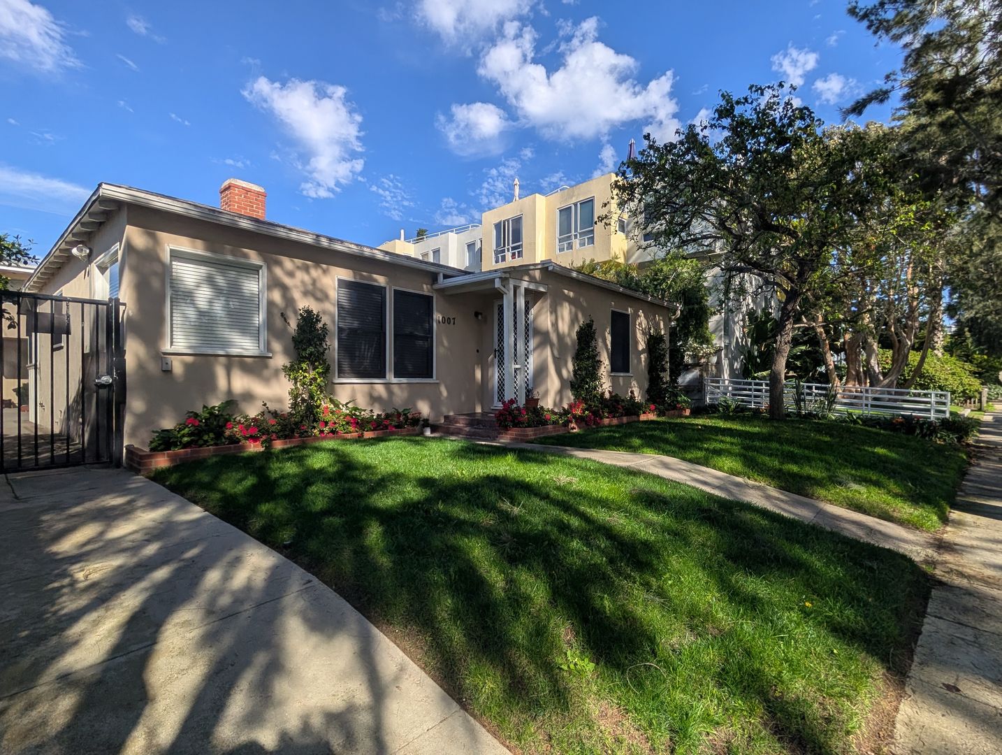 Santa Monica Apartment: 1007 Pacific St.