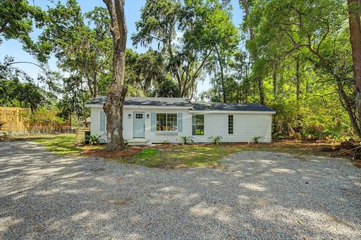 Beautiful 3 Bed 2 Bath on Isle of Hope – photo 1