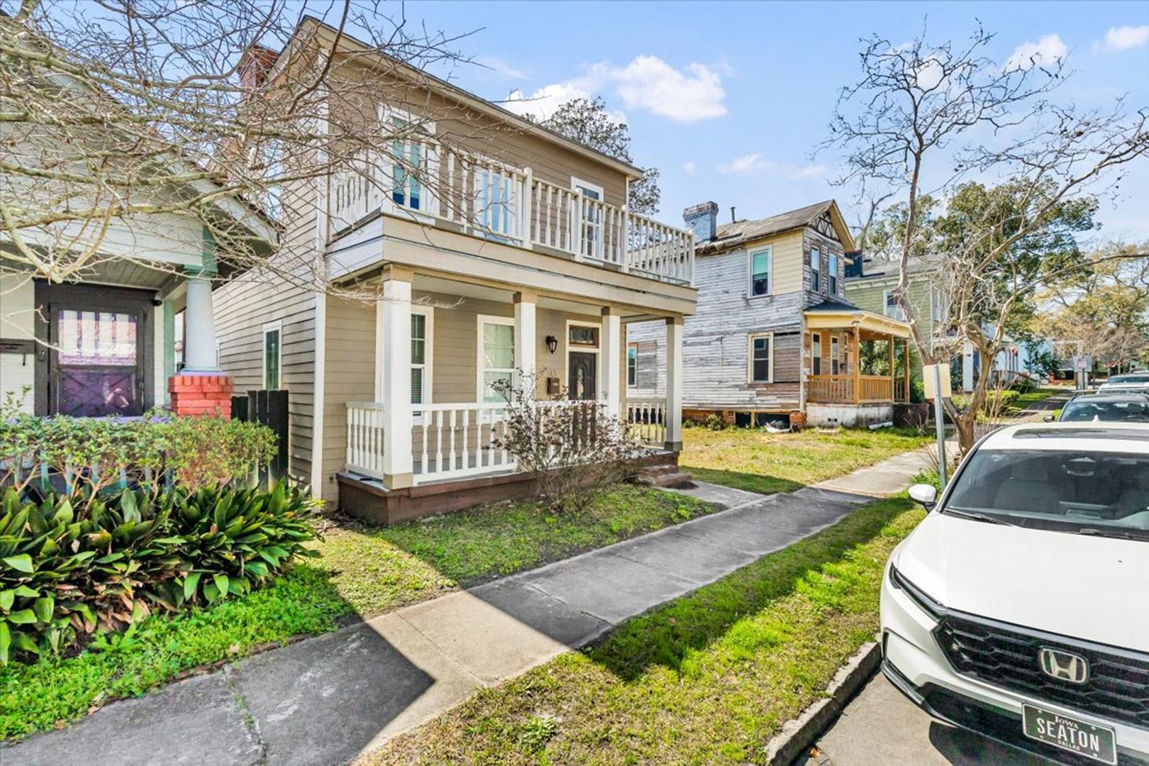 Savannah House: 513 E 33rd St