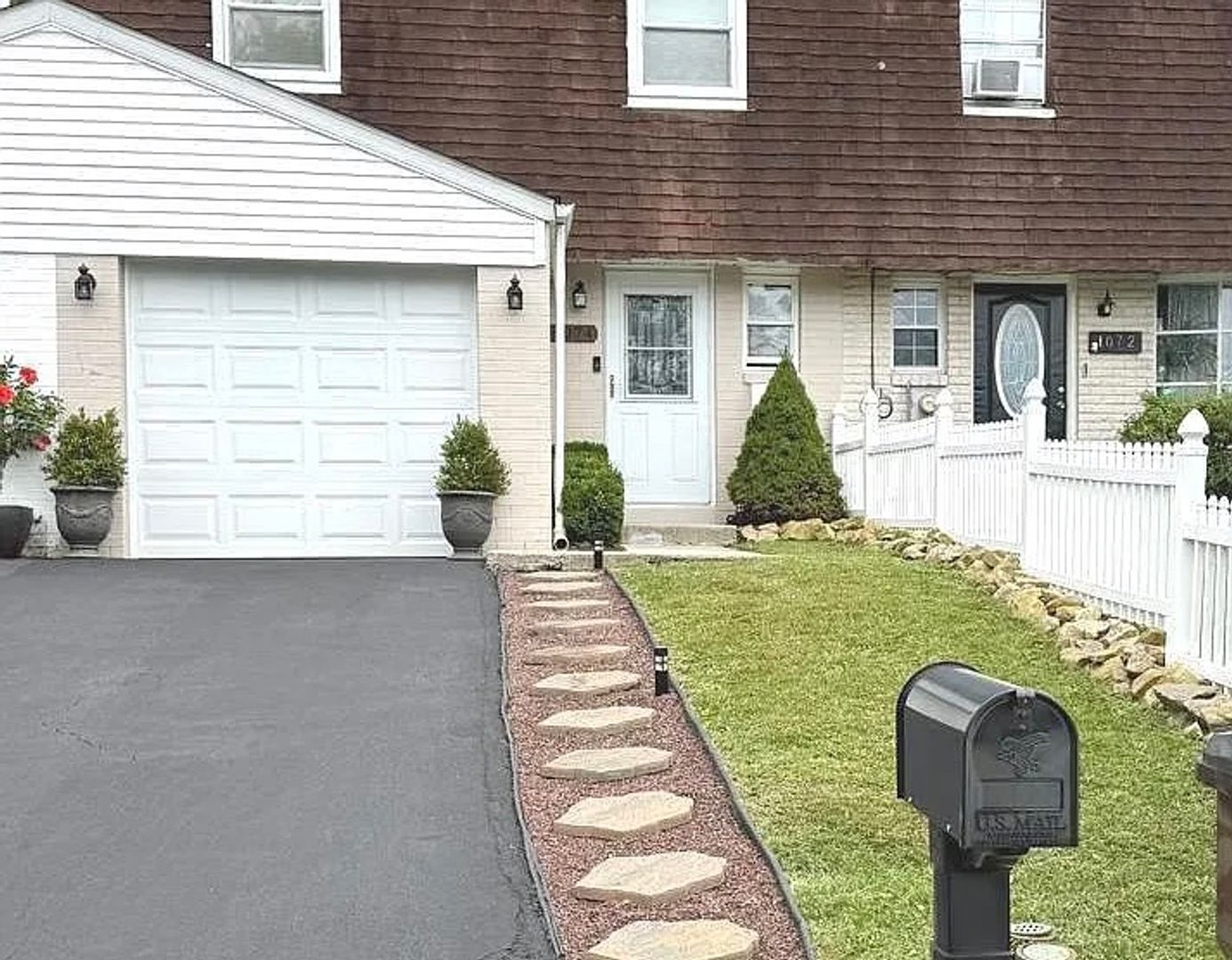 Reading House: 1074 Fox Run