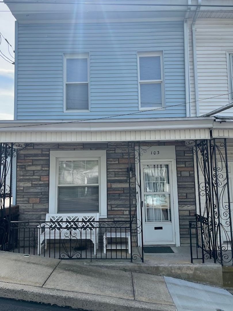 Girardville House: 103 S William Street
