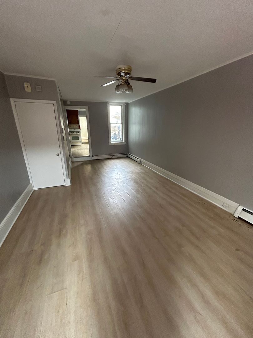 Reading House: 547 Moss St.