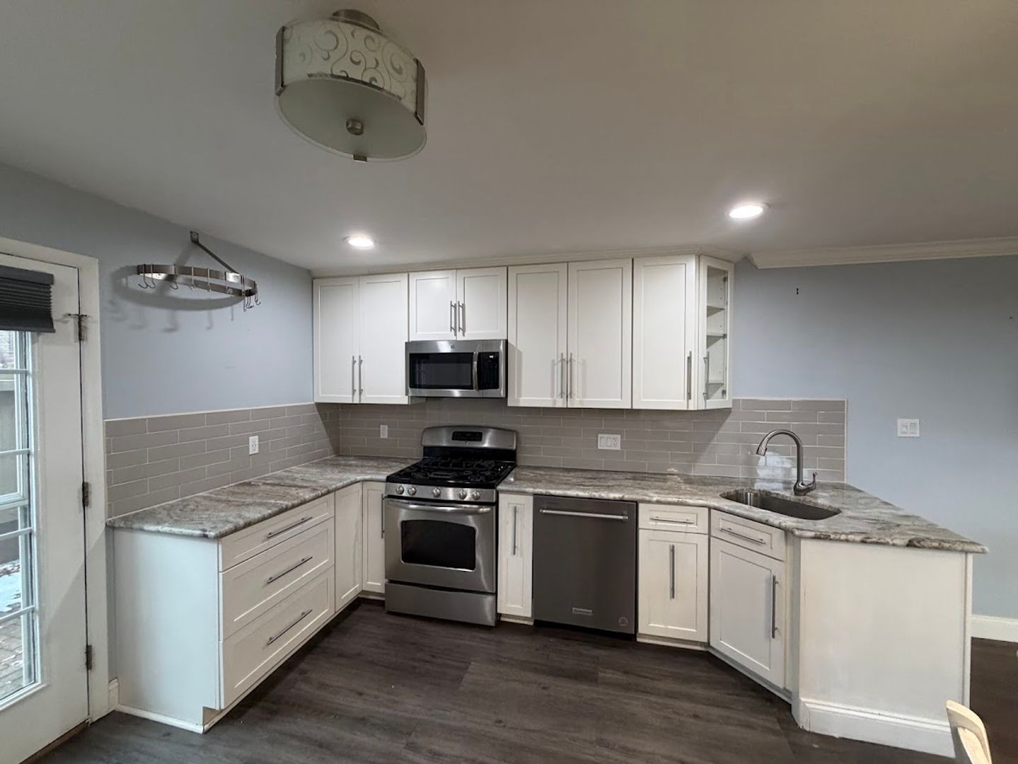 Reading House: 1 Club Ln