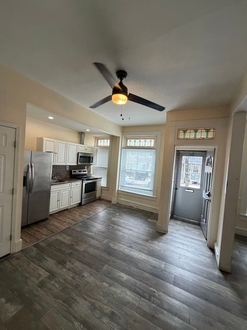 Reading House: 942 Washington Street