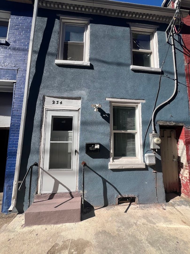 Updated 2 bedroom house!