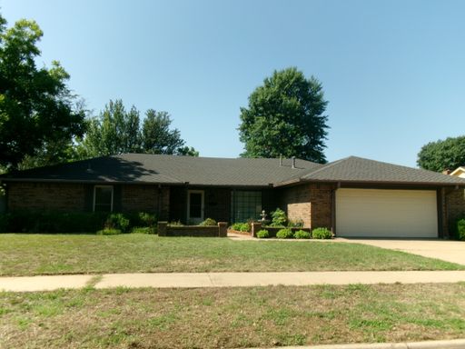 Beautifully Updated 3-Bedroom Home with Spacious Yard & Double Garage – photo 1