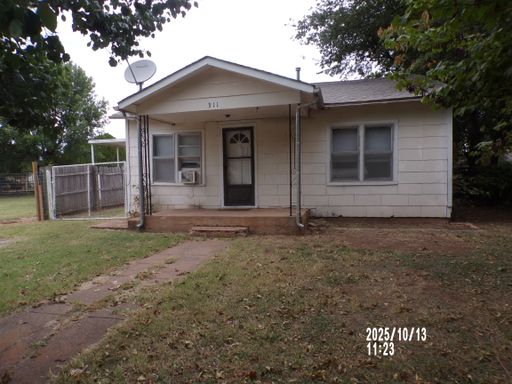 Very nice two-bedroom home located in the Walters area! One Dog under 20 lbs with owner approval!