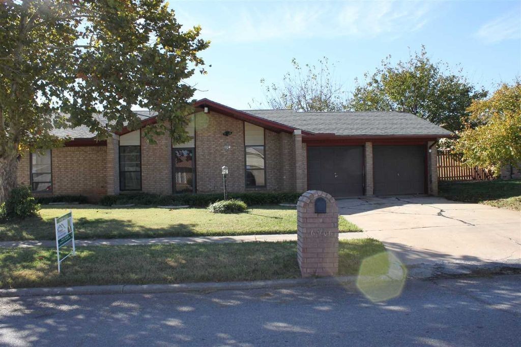 Lawton House: 6906 SW Beta Avenue