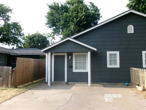 Great Duplex!! $200 off 1st Full Month's Rent! – photo 1