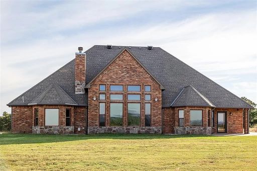 Escape to wide-open skies and breathtaking mountain views