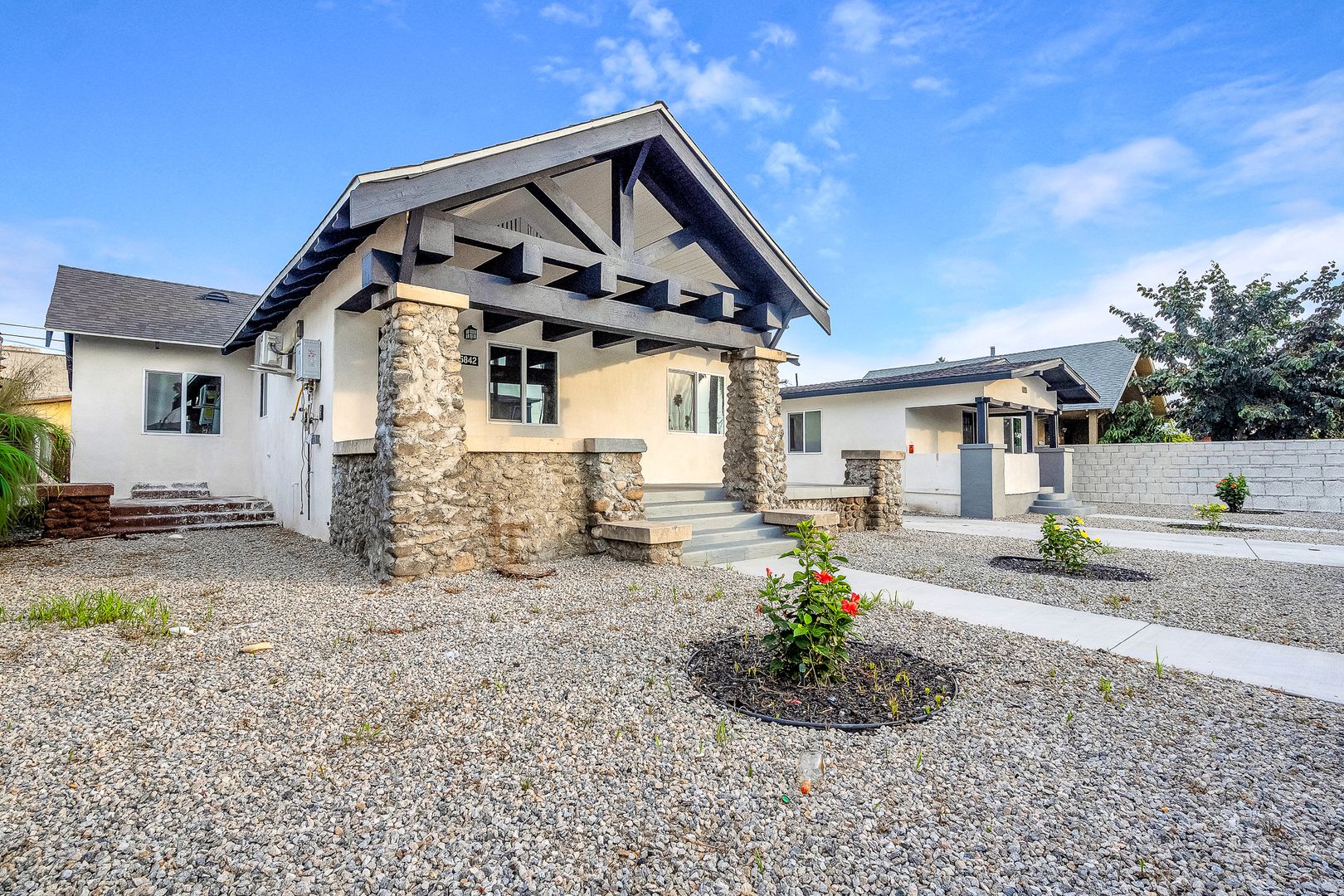 Los Angeles Apartment: 5842 Denver Ave