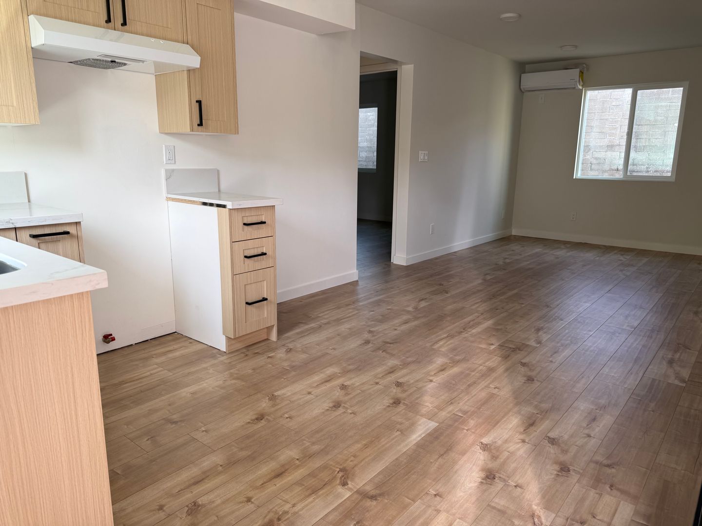 Los Angeles Apartment: 1414 N Hazard Ave