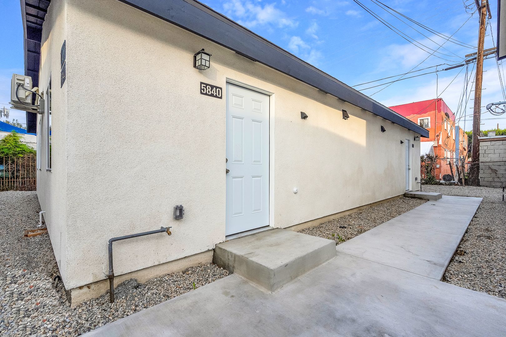 Los Angeles Apartment: 5842 Denver Ave