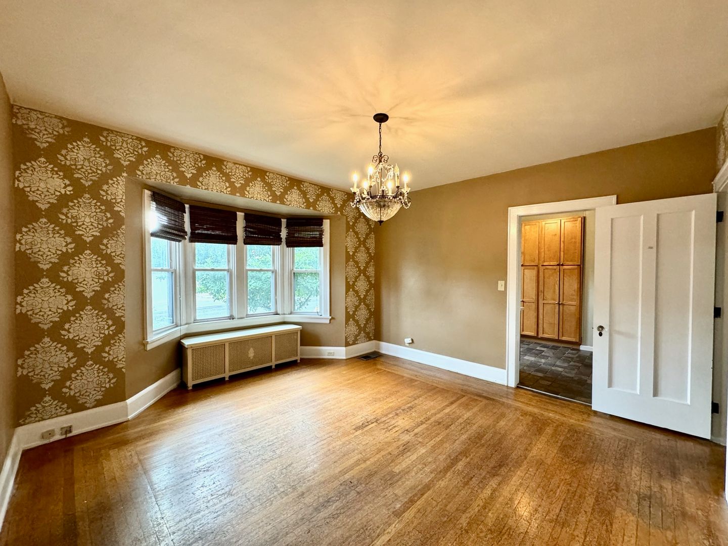 Cincinnati Apartment: 505 W McMillan Ave
