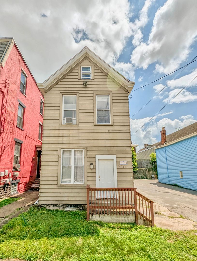 Cincinnati Apartment: 2322 Stratford Ave