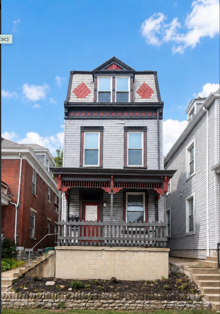 Cincinnati Apartment: 2325 Stratford Ave