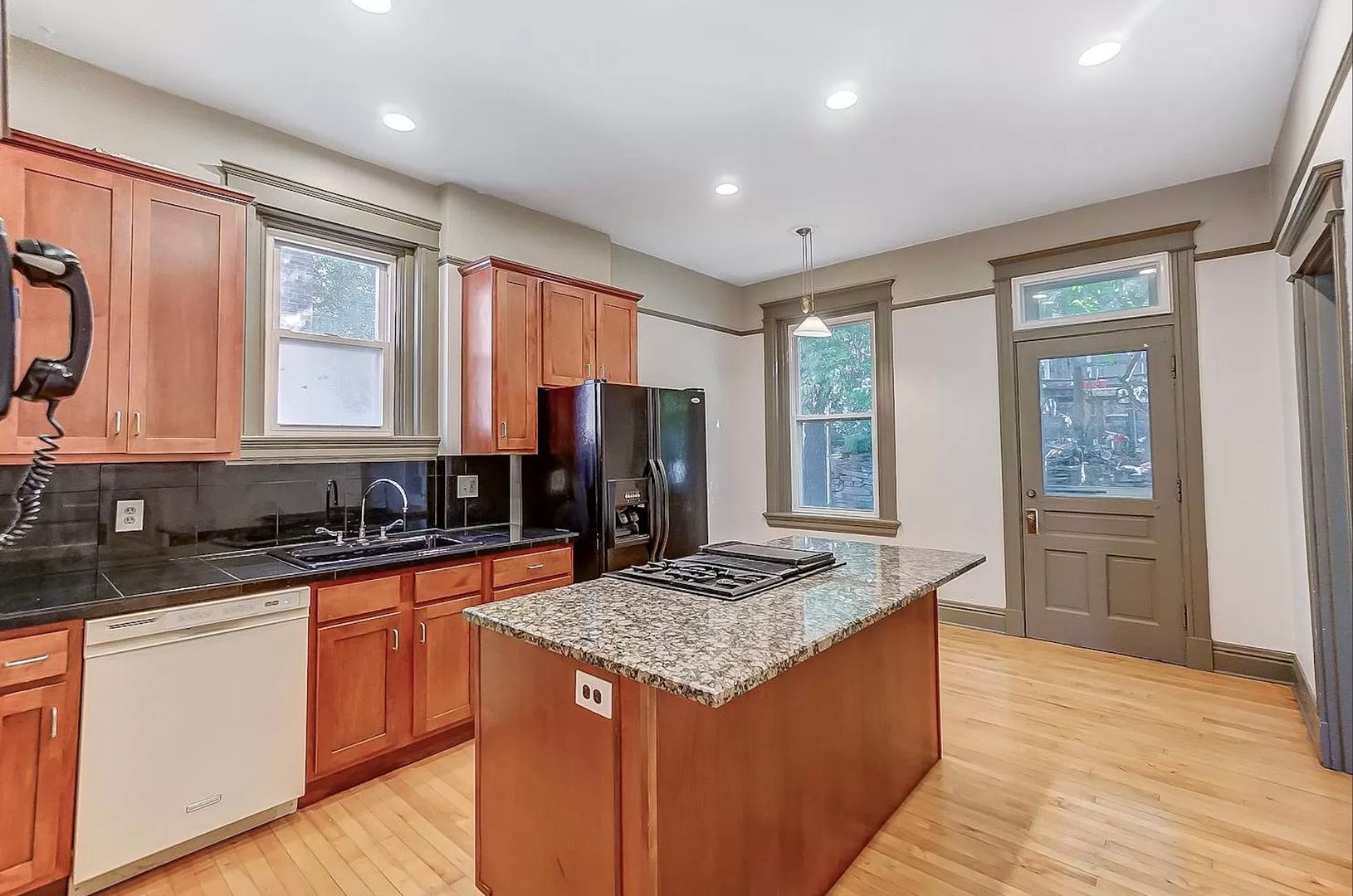 Cincinnati Apartment: 2364 Victor St
