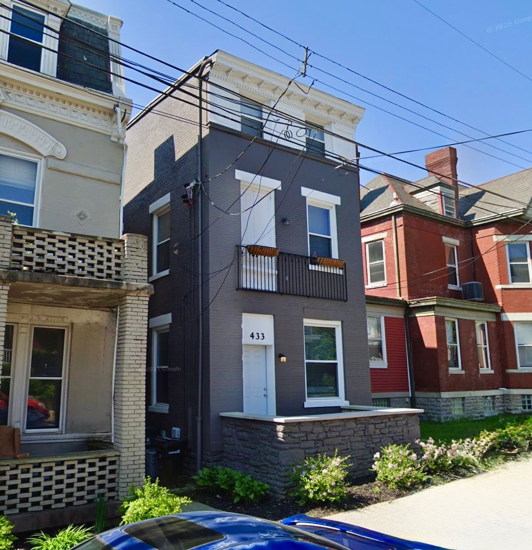 Cincinnati Apartment: 433 Southview Ave