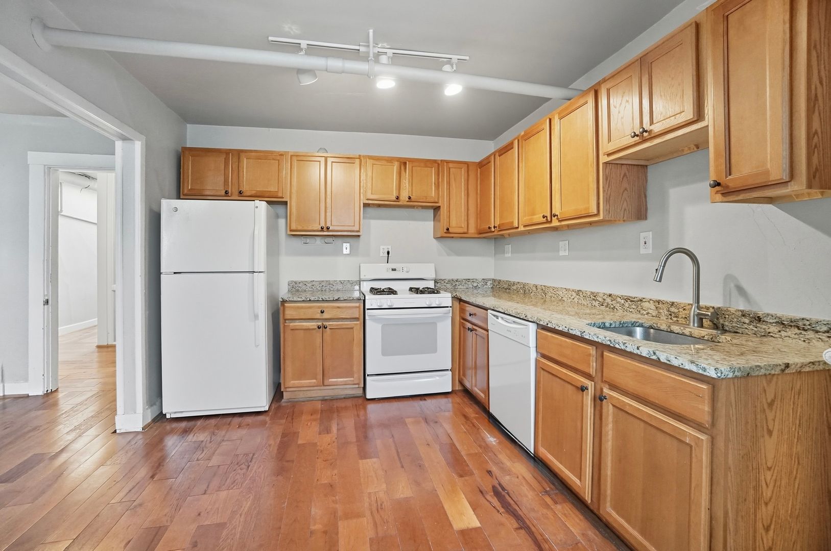 Cincinnati Apartment: 3405 Clifton Ave