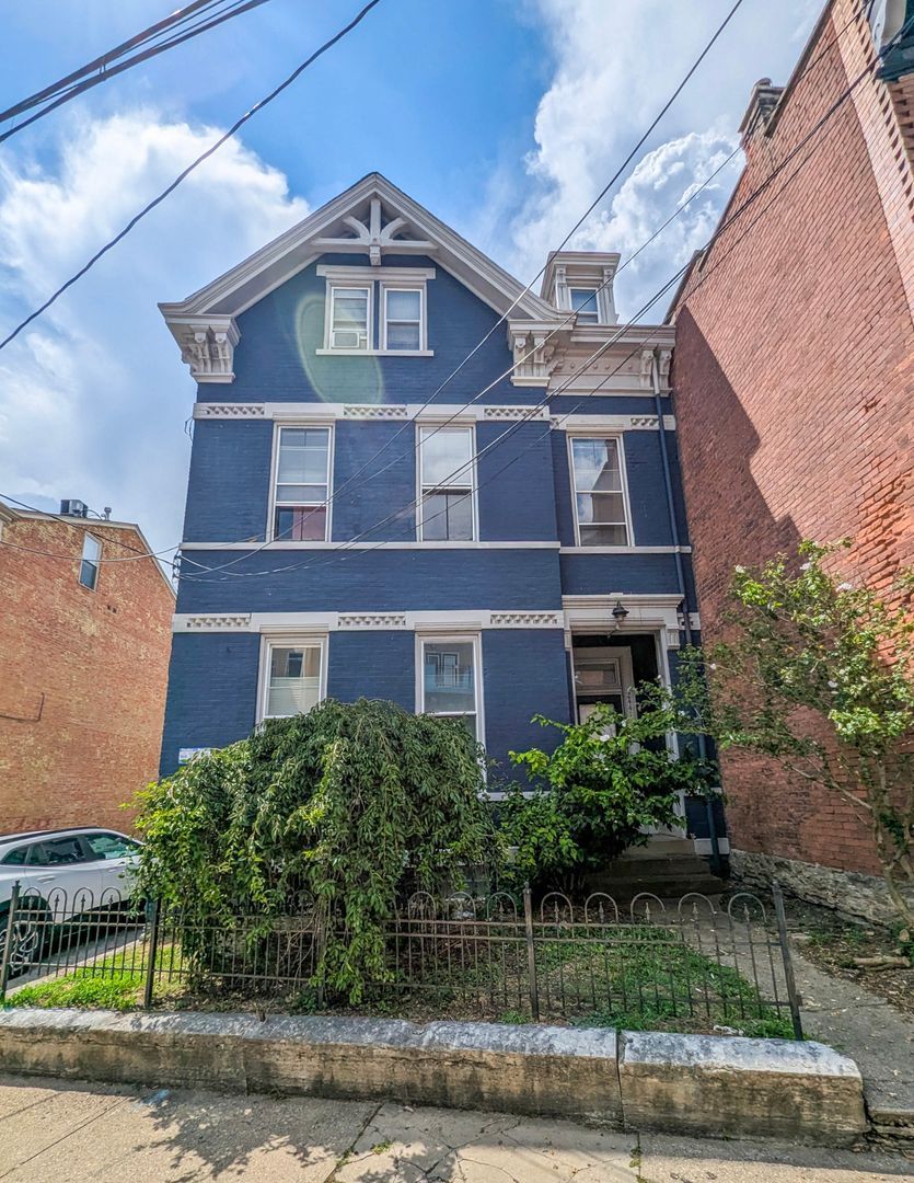 Cincinnati Apartment: 2441 Ohio Ave