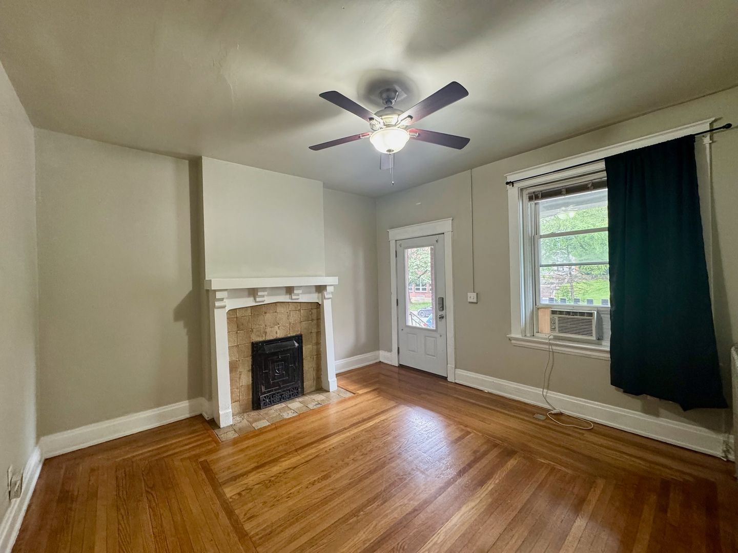 Cincinnati Apartment: 265 W McMillan