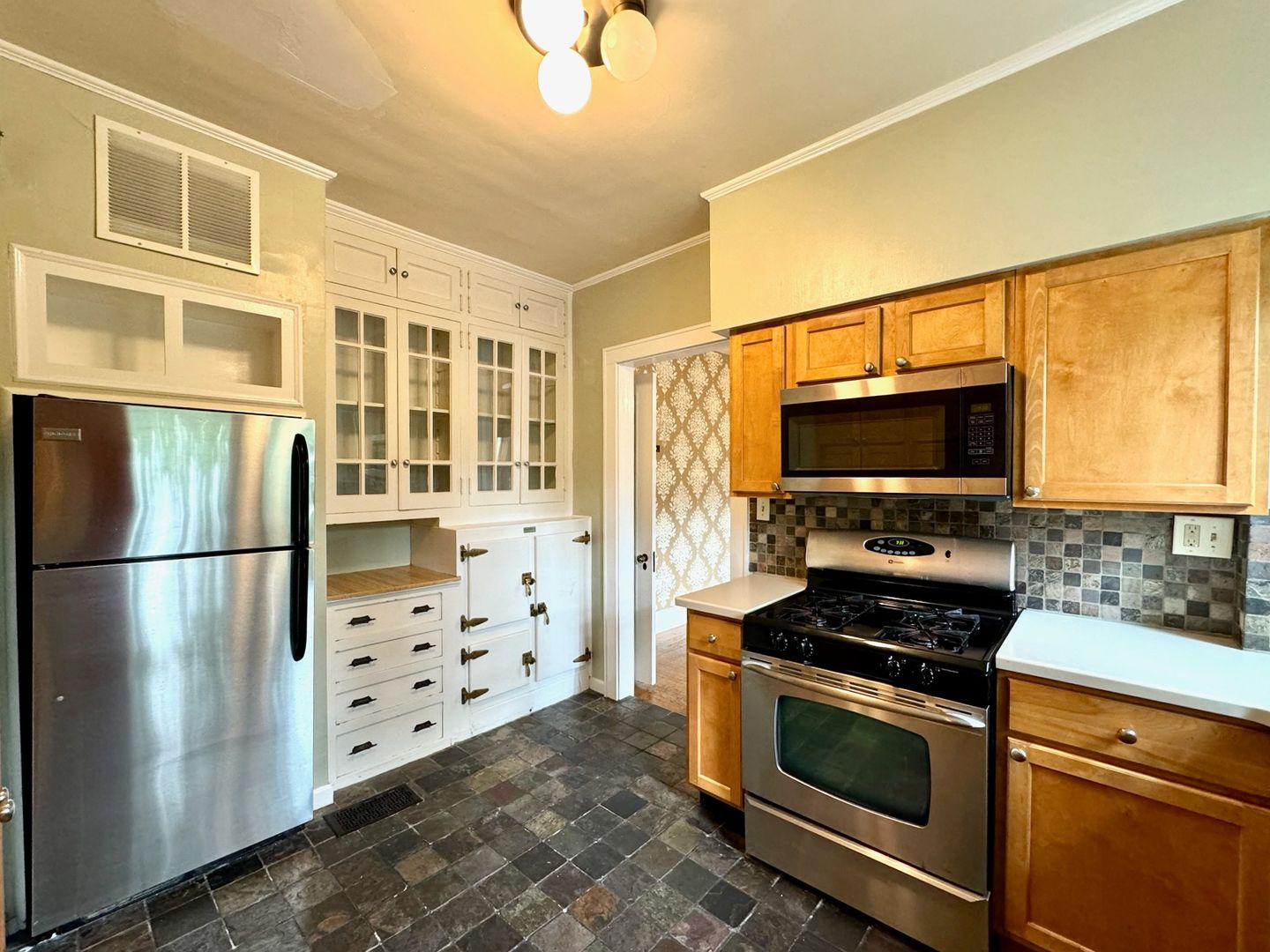 Cincinnati Apartment: 505 W McMillan Ave