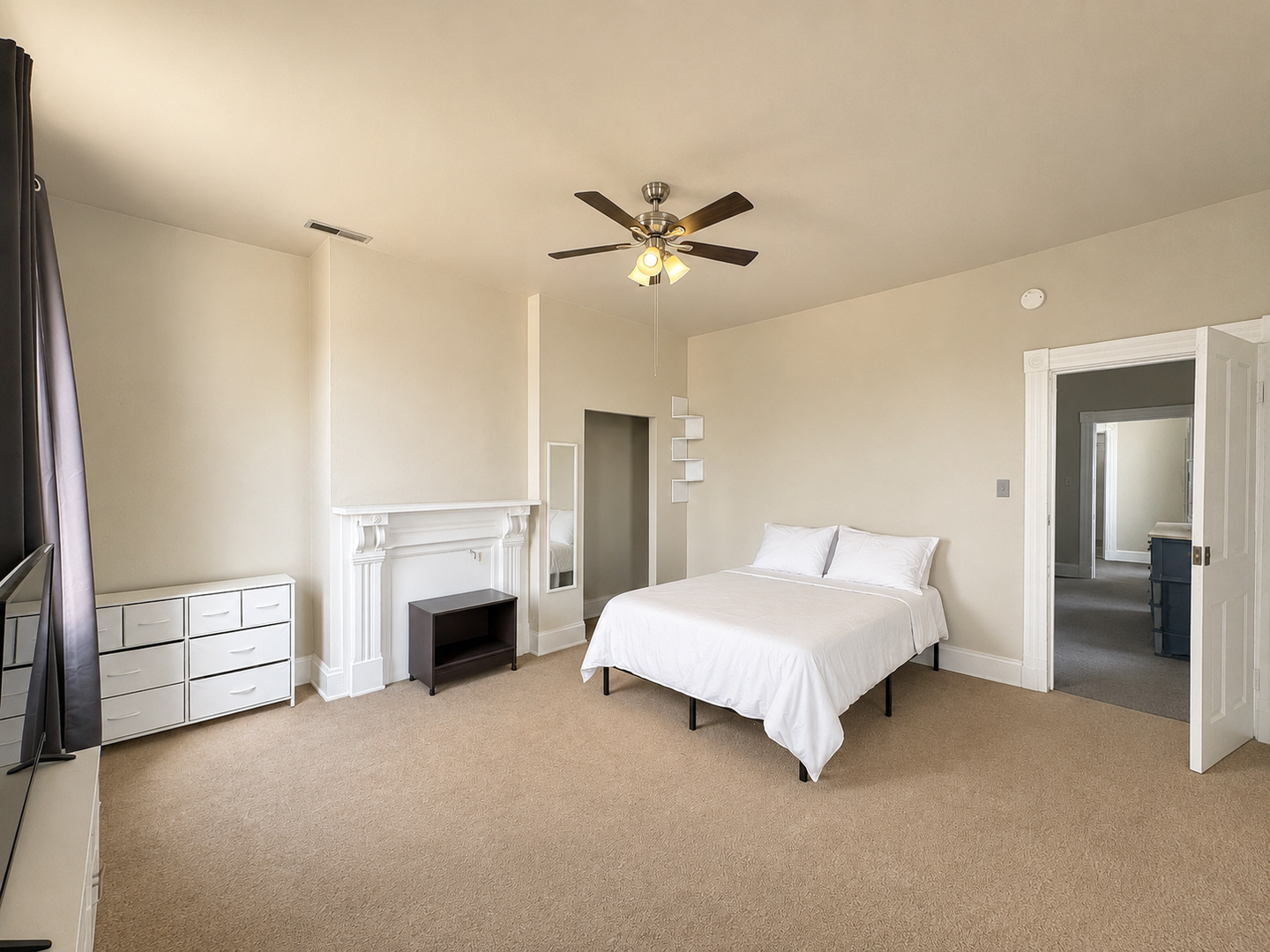 Cincinnati Apartment: 2322 Stratford Ave