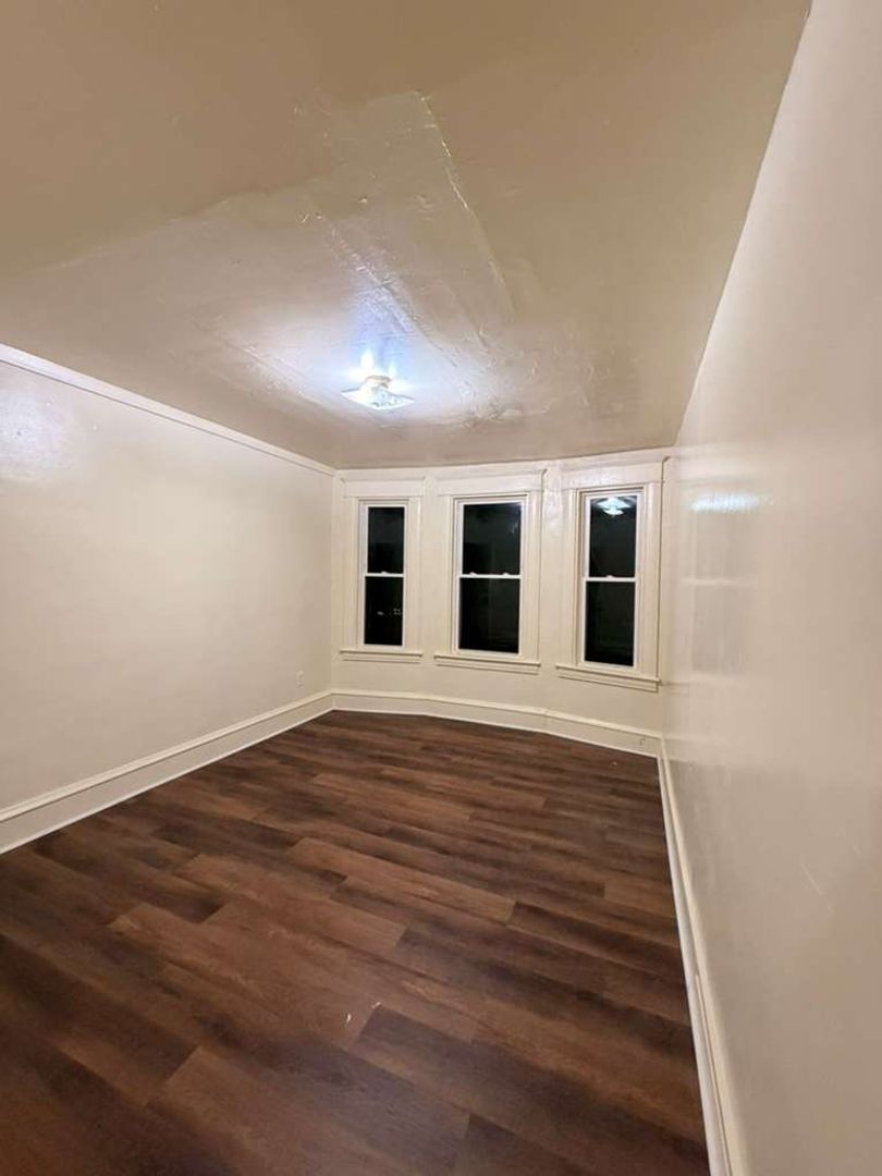 Holyoke Apartment: 41 Mosher St