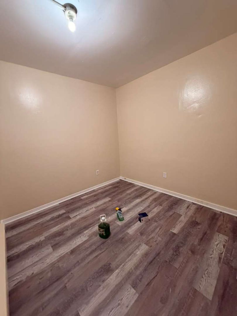 Holyoke Apartment: 679 High St