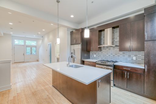 3 Bedroom Townhome – 412 N Front Street #15, Philadelphia, PA 19123