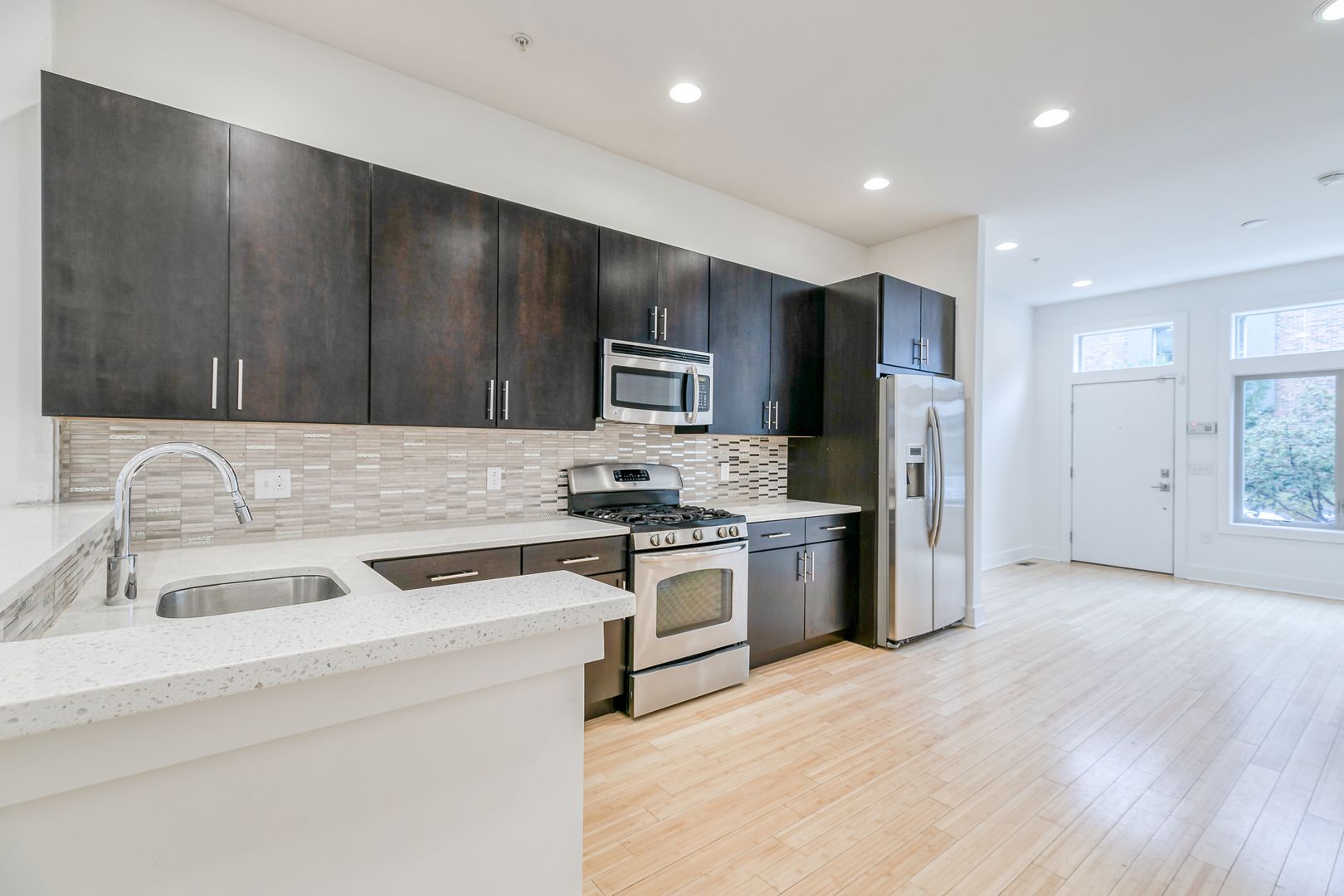 Philadelphia Townhome: 919 N 5th St #8