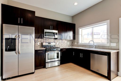 Queen Village Townhome with Parking – photo 1