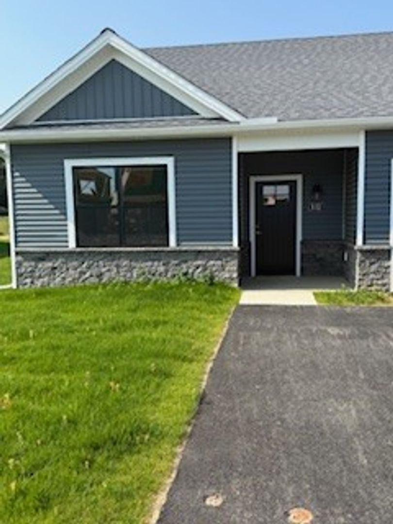 Manheim Townhome: Fruitville Pike