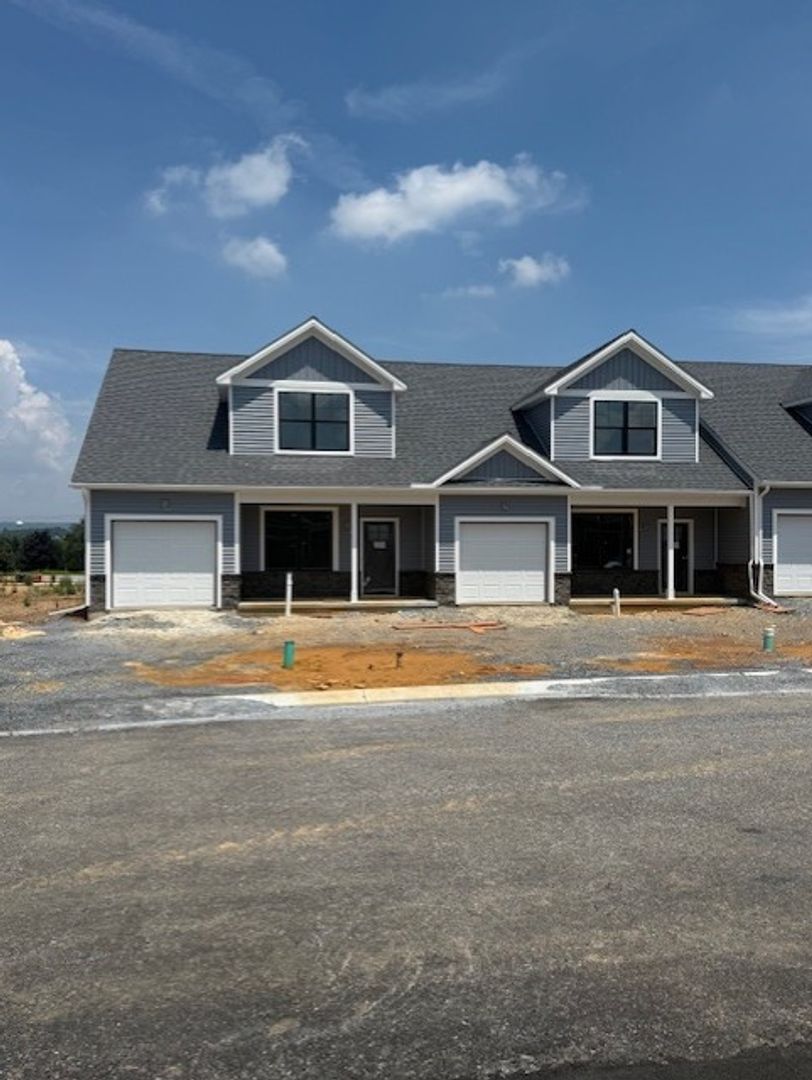 Manheim Townhome: Fruitville Pike