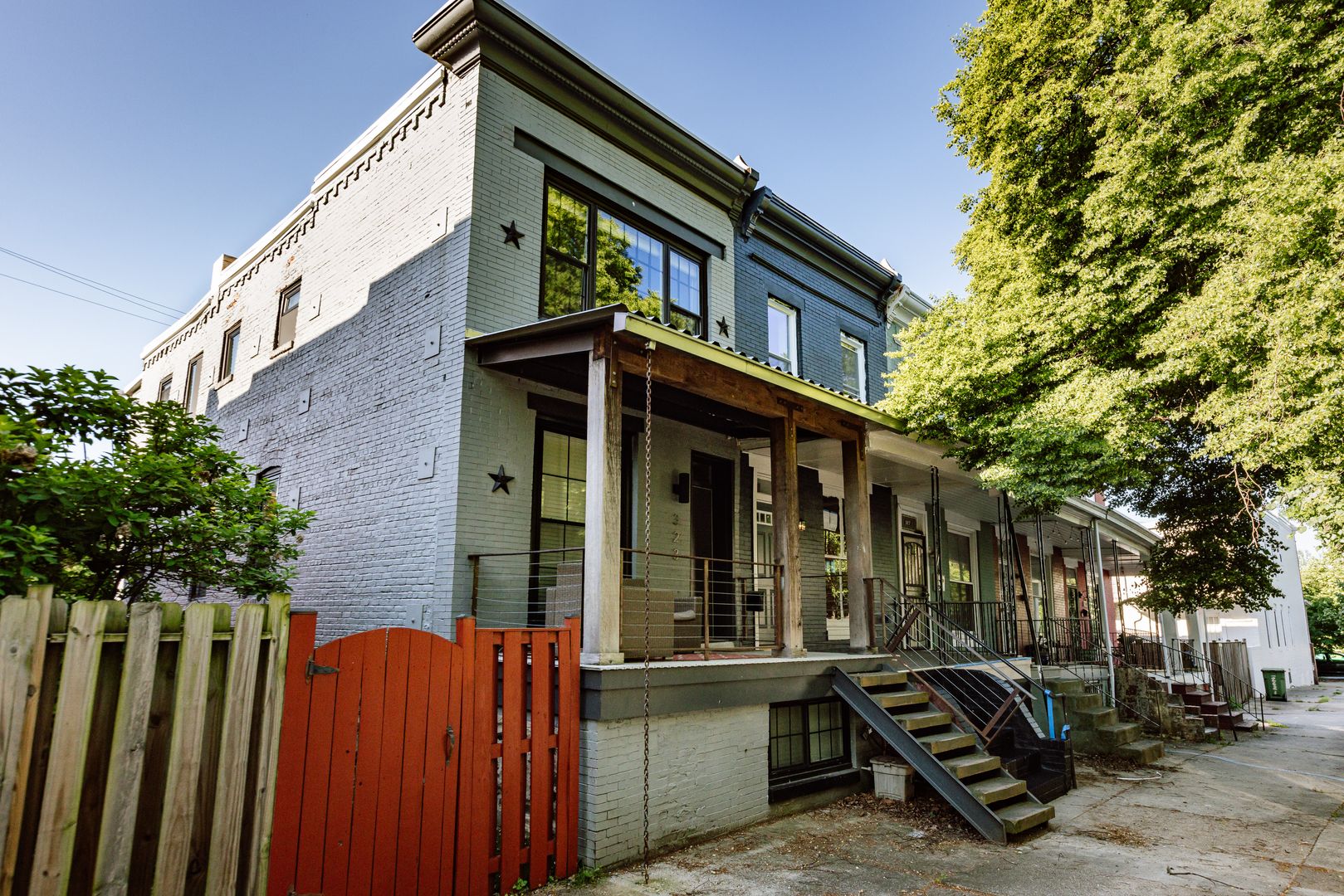 Baltimore House: 325 W Lorraine