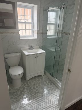 Highly Sought After 3 Bedroom in Morris Park Area – photo 1
