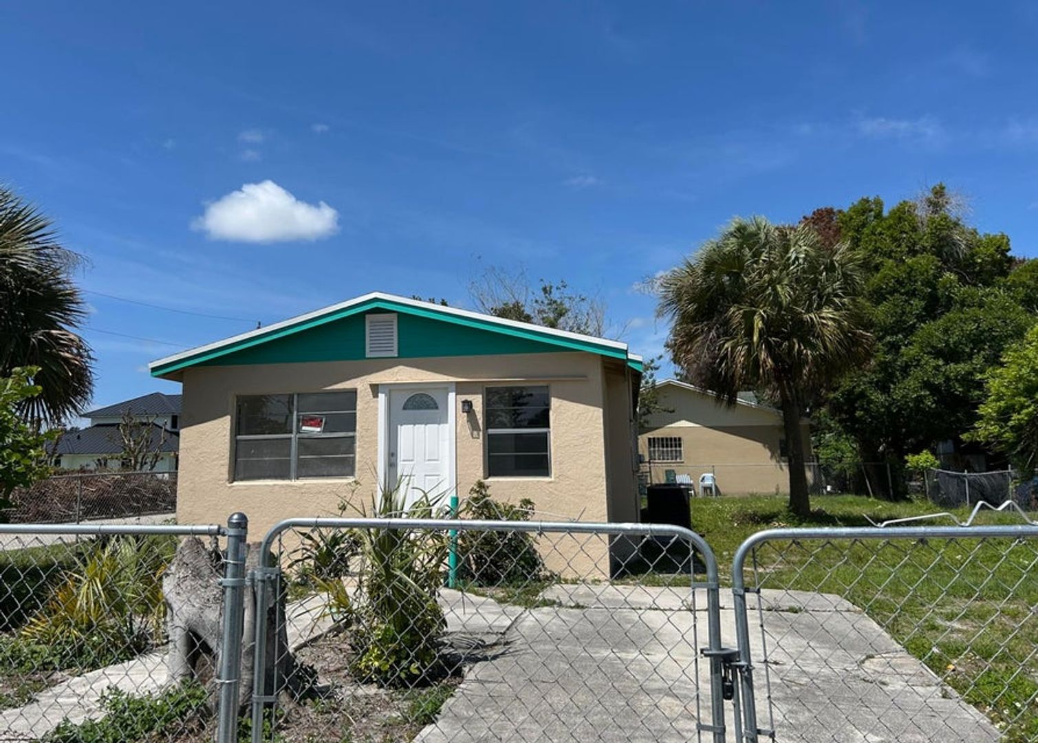 FORT PIERCE House: 1601 N 17TH ST