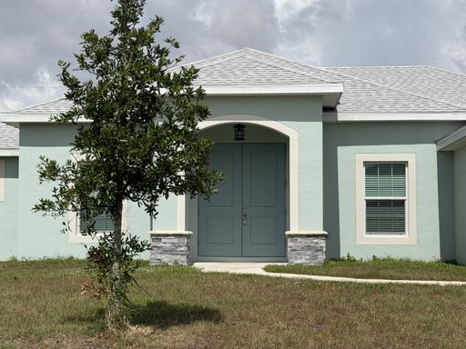 Gorgeous 3-4 bedroom Home off Becker