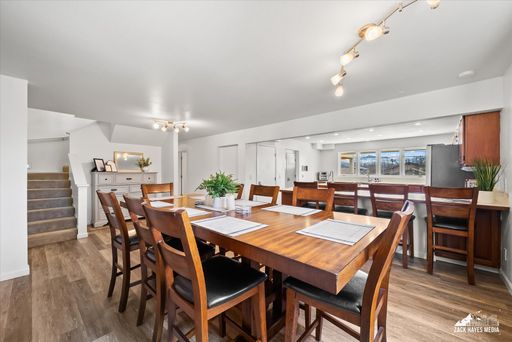 5 Bed House in Anchorage’s scenic Government Hill neighborhood – photo 1
