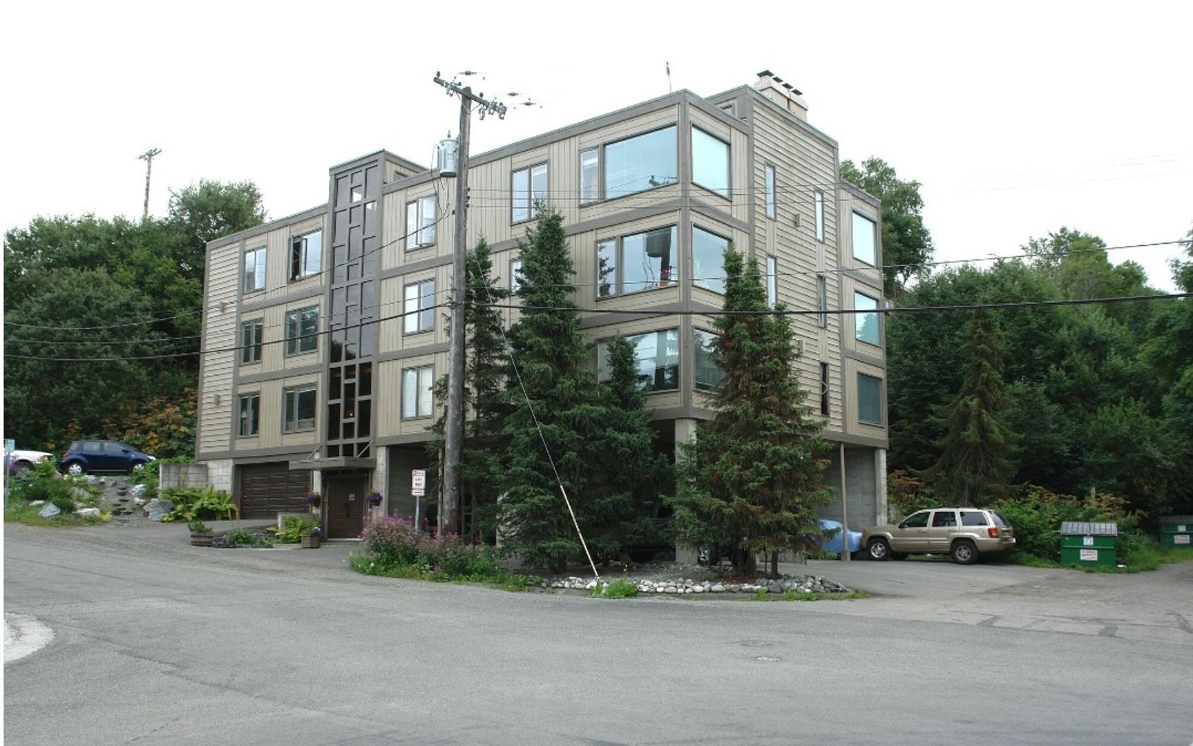 Anchorage Apartment: 705 N Street