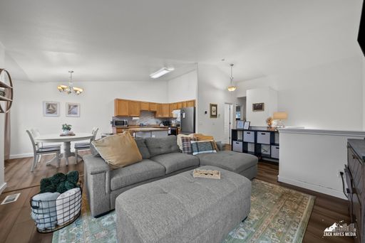 Townhouse — Beautiful 3-Bed / 2-Bath, 2-Story Home in Anchorage – photo 1