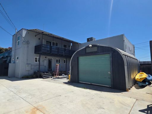 2 Bedroom Apt., Commercial gated yard & garage in Midtown Ventura – photo 1