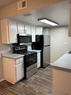 Move in Special – photo 1