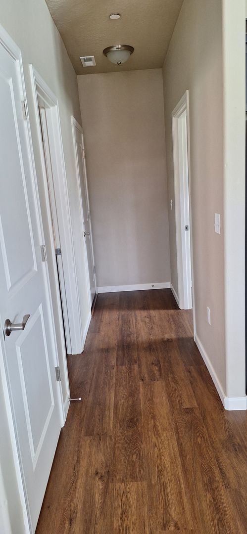 Albany House: 253 Hill St. NE