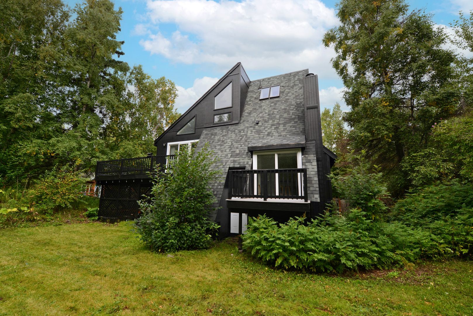 Anchorage House: 10890 Walnut Circle