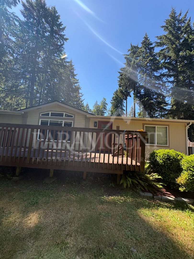 Gig Harbor House: 13020 139th Ave NW