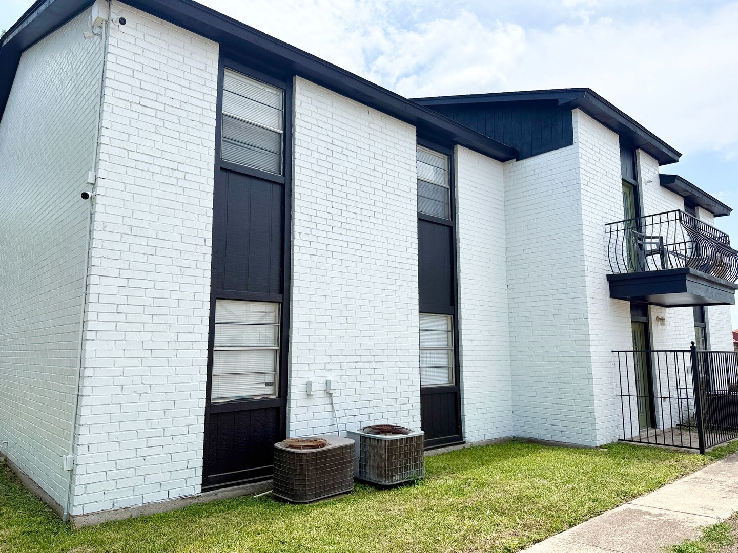 Pharr Apartment: 500 S Palm