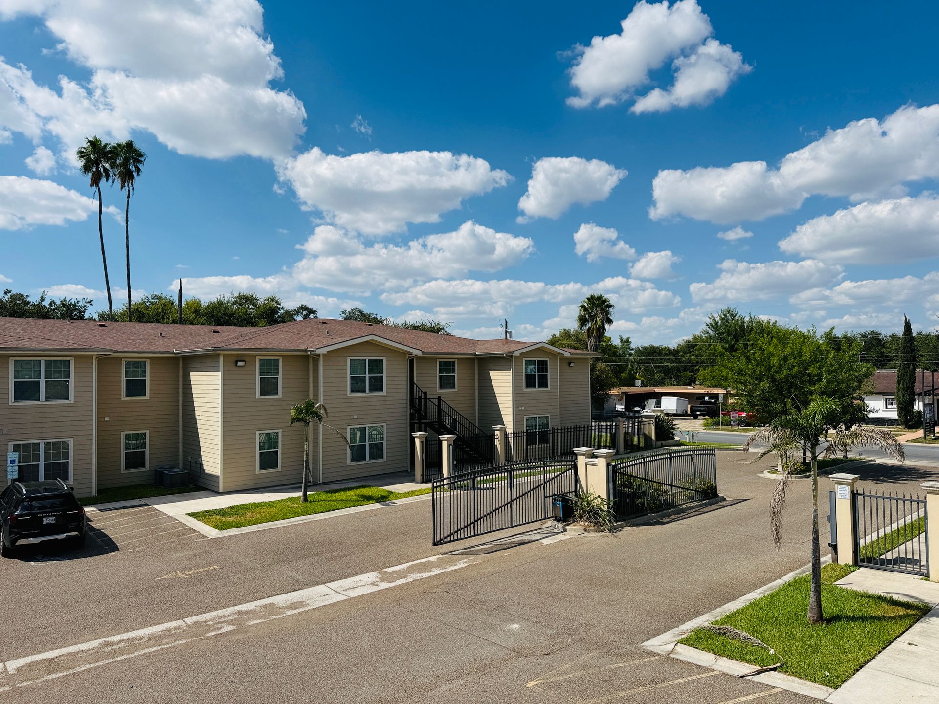 McAllen Apartment: 601 Lindberg Ave